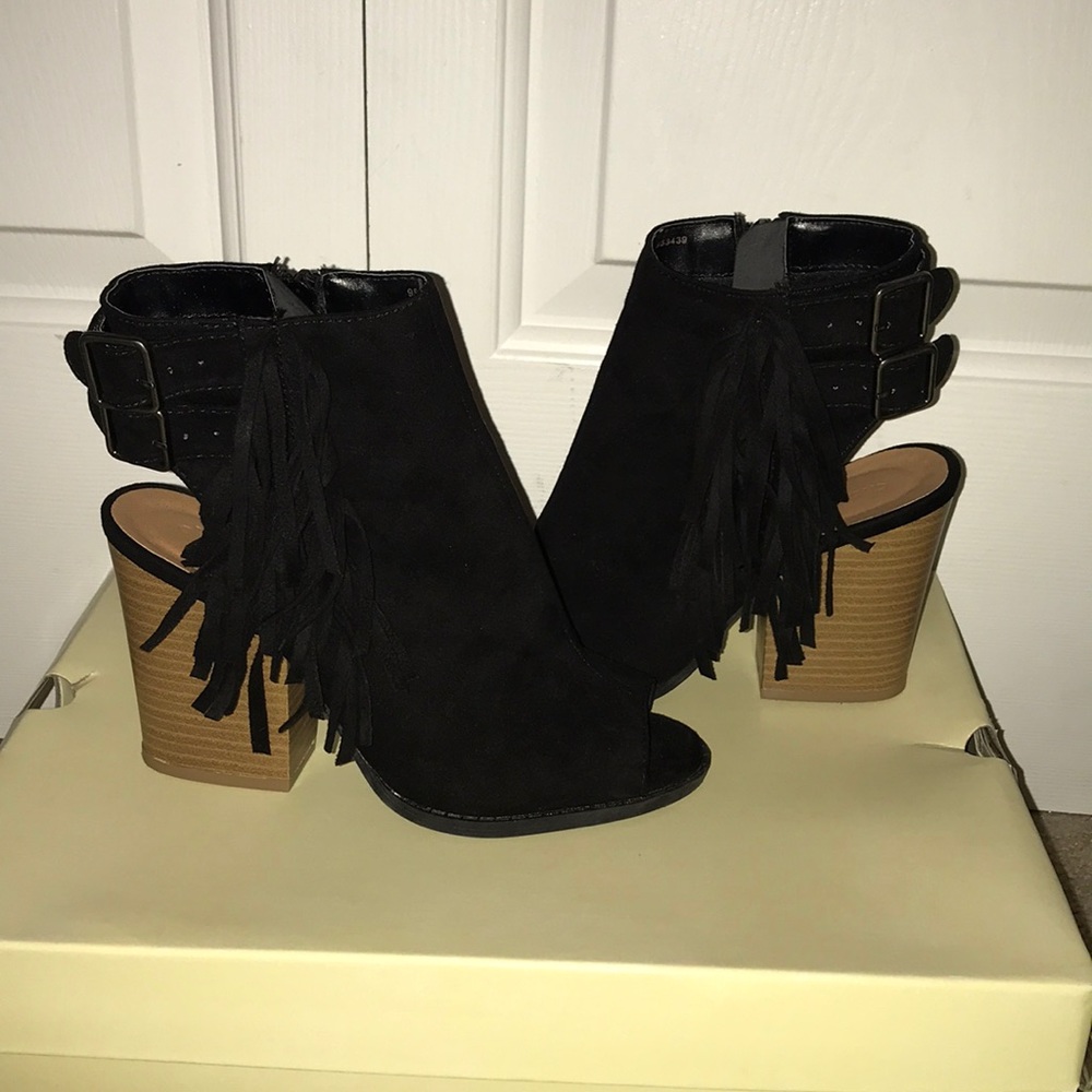 Ankle bootie Heel with fringe